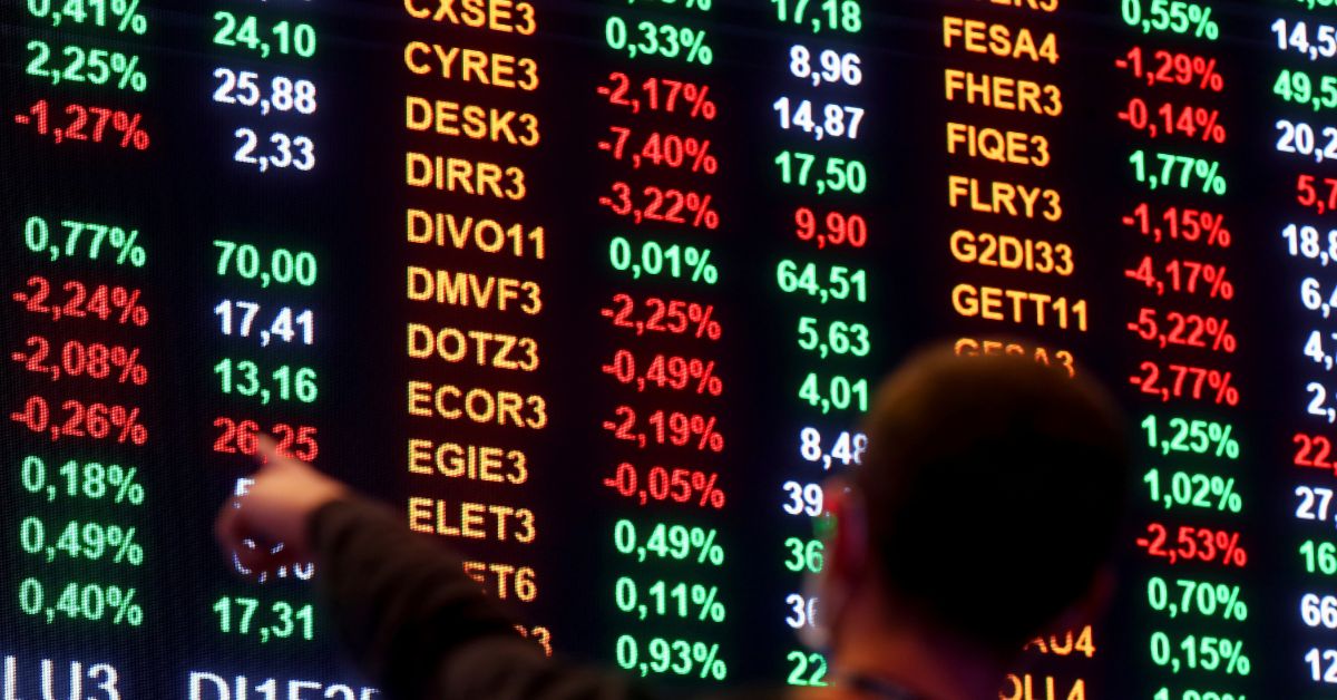 Ibovespa renova recorde com retomada de apostas de corte de juros nos EUA